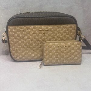 Michael Kors Large Charm Camera Crossbody Bag & Matching Wallet Set Camel/Brown
